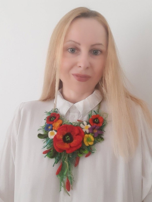 Colier statement cu maci și flori de câmp