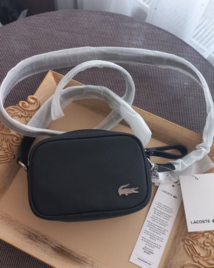 Geanta noua Lacoste
