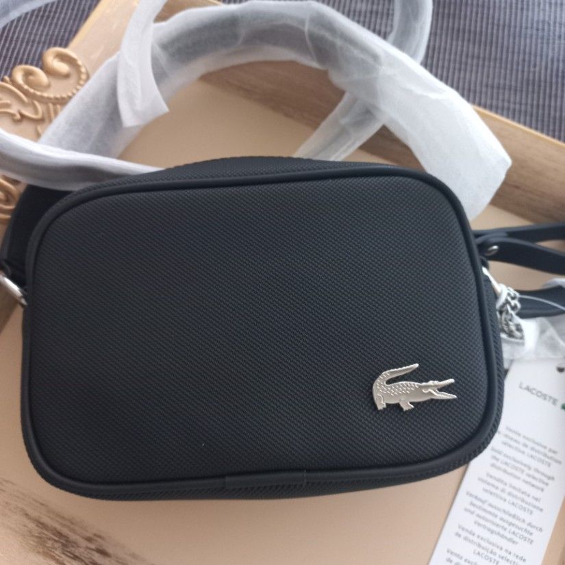 Geanta noua Lacoste