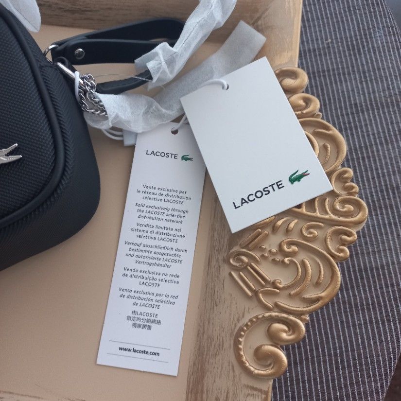 Geanta noua Lacoste