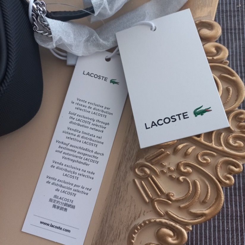 Geanta noua Lacoste