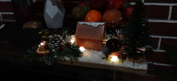 Aranjament de Crăciun cu Luminițe LED și Căsuță  Realizat la Comandă
