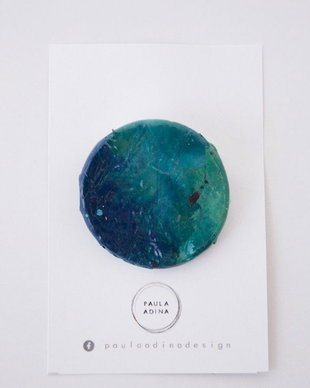 Brosa rotunda din lut "Dark Sea"