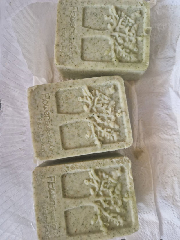Sapun cu ulei de Avocado, pudra de Urzica si ulei de Lavanda