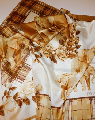 ESCADA  - esarfa noua matase  naturala  spectaculoasa 90- x 90 cm , tiv manual ,  matase premium, produs original.