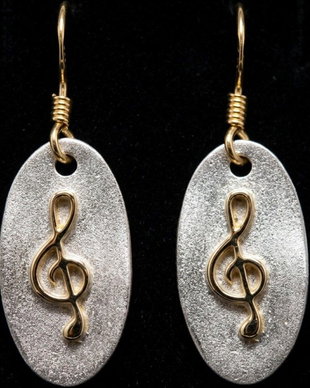 Cercei unicat, din argint pur, ovali, decorati pe ambele parti cu o cheie sol si o nota muzicala, aurite cu  aur de 22k
