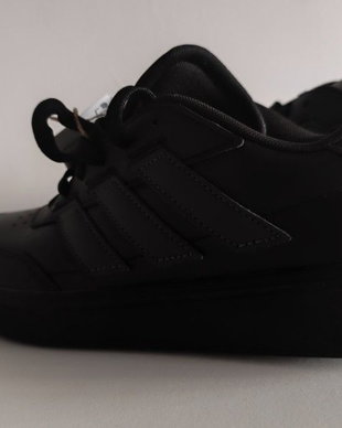 Adidas original model Courtblock