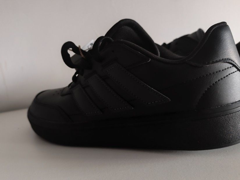 Adidas original model Courtblock