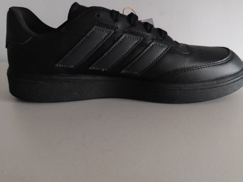 Adidas original model Courtblock
