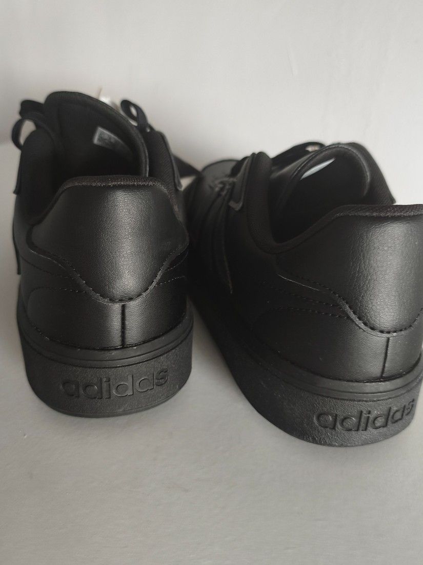 Adidas original model Courtblock