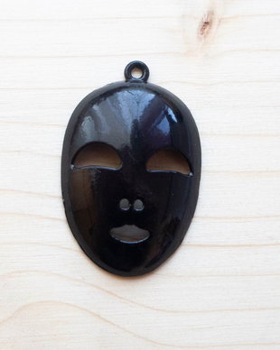 Pandantiv Masca neagra