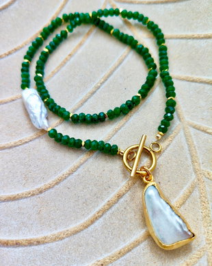 Colier jad verde smarald & perle baroc Biwa albe