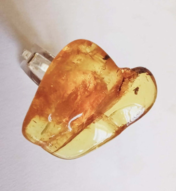 Chihlimbar natural Rusia