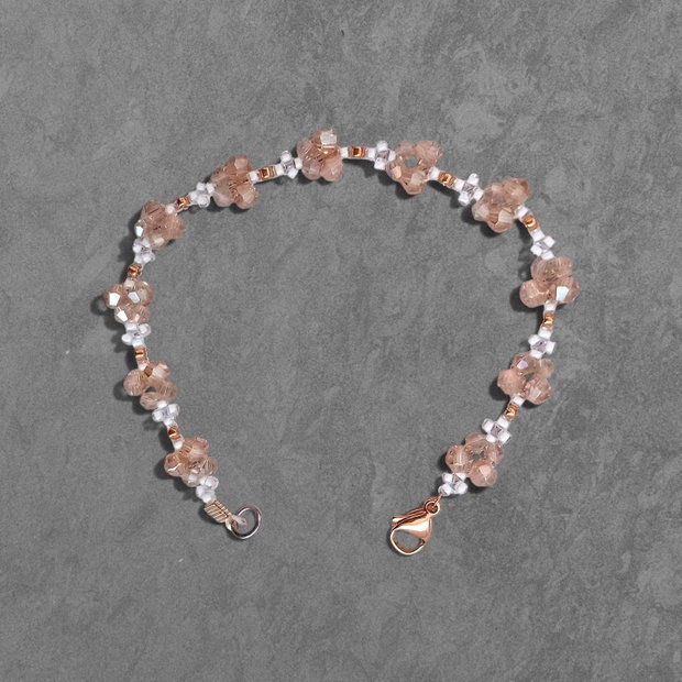 Brățară delicată cu cristale champagne și accente aurii | Handmade | Cadou pentru ea