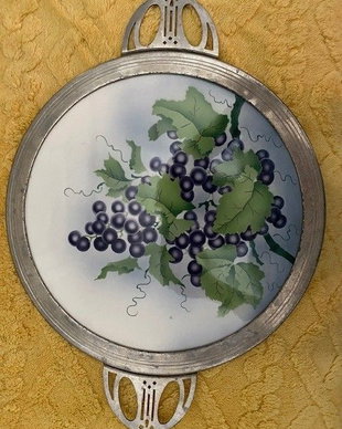 Tava vintage  portelan pictat interbelica , deosebita