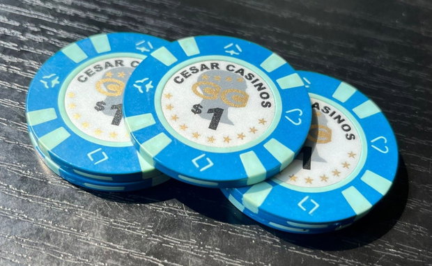 Set 5 Jetoane Cazino Vintage Cesar Casinos $1 Memorabilia București anii 90 (Piese Colecție)