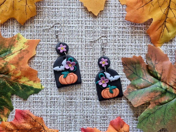 Cercei Halloween cu dovleci si lilieci, handmade din lut polimeric