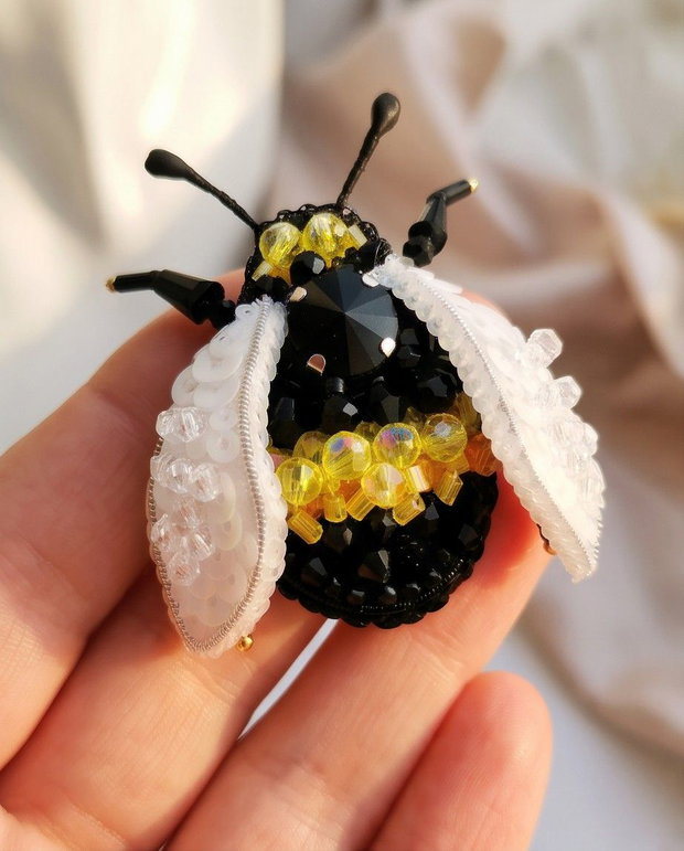 Broșă albină 3D - Abeille Lumière