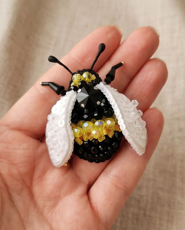 Broșă albină 3D - Abeille Lumière