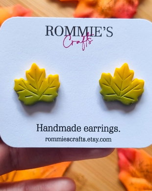 Cercei de toamna frunze de artar, handmade din lut polimeric, galben si verde