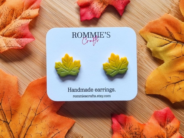 Cercei de toamna frunze de artar, handmade din lut polimeric, galben si verde