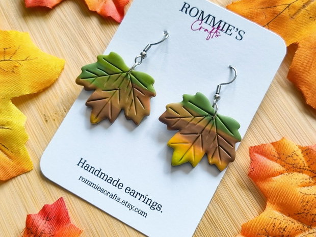 Cercei de toamna frunze de artar, handmade din lut polimeric, galben si maro
