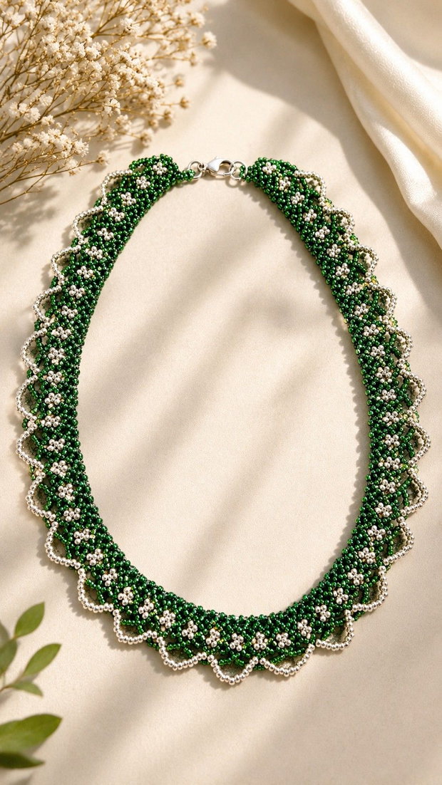 Colier  traditional elegant din margele