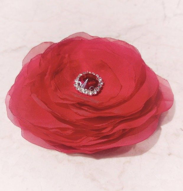 Brosa floare rosie cu cristale 11, 5 cm