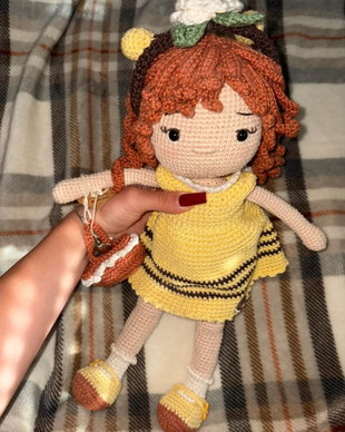 Păpușă croșetată manual (Amigurumi) Albinuță  | Handmade cu accesorii
