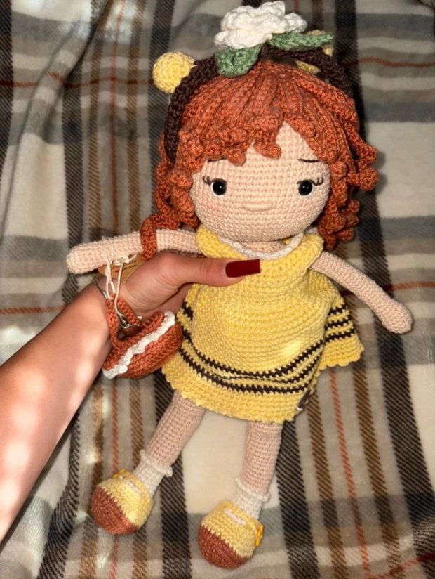 Păpușă croșetată manual (Amigurumi) Albinuță  | Handmade cu accesorii