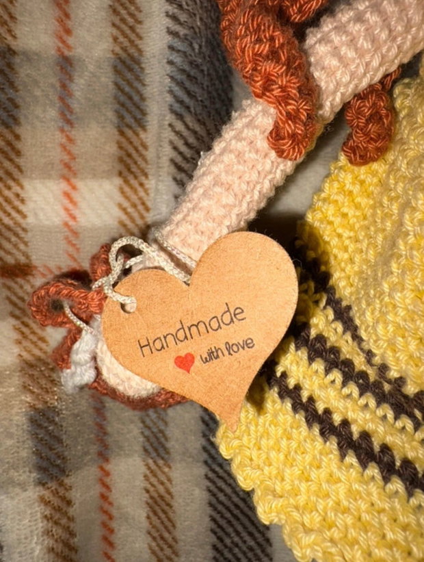 Păpușă croșetată manual (Amigurumi) Albinuță  | Handmade cu accesorii
