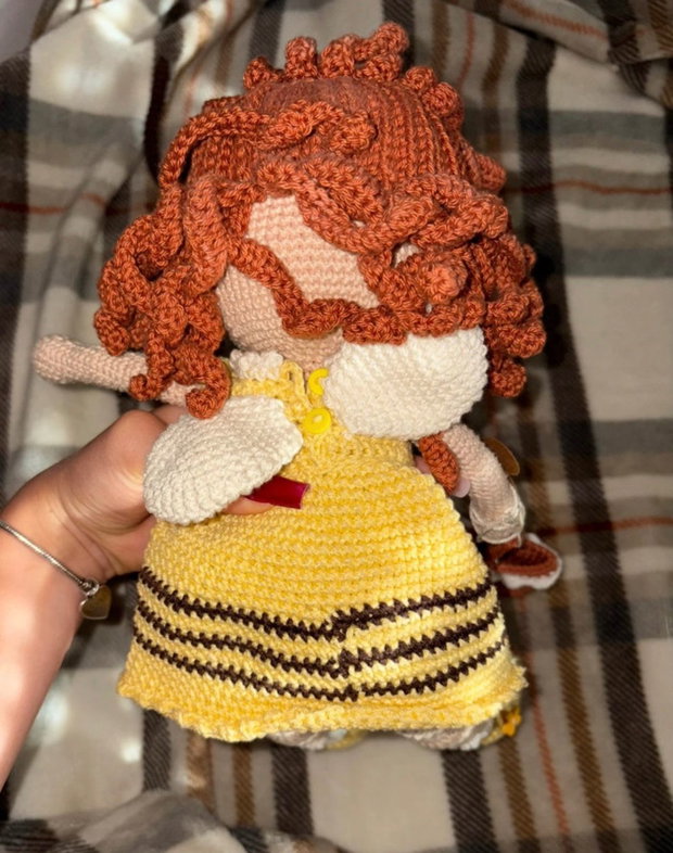 Păpușă croșetată manual (Amigurumi) Albinuță  | Handmade cu accesorii