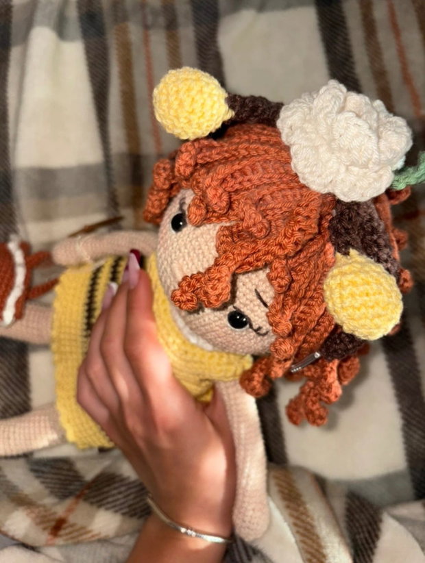 Păpușă croșetată manual (Amigurumi) Albinuță  | Handmade cu accesorii