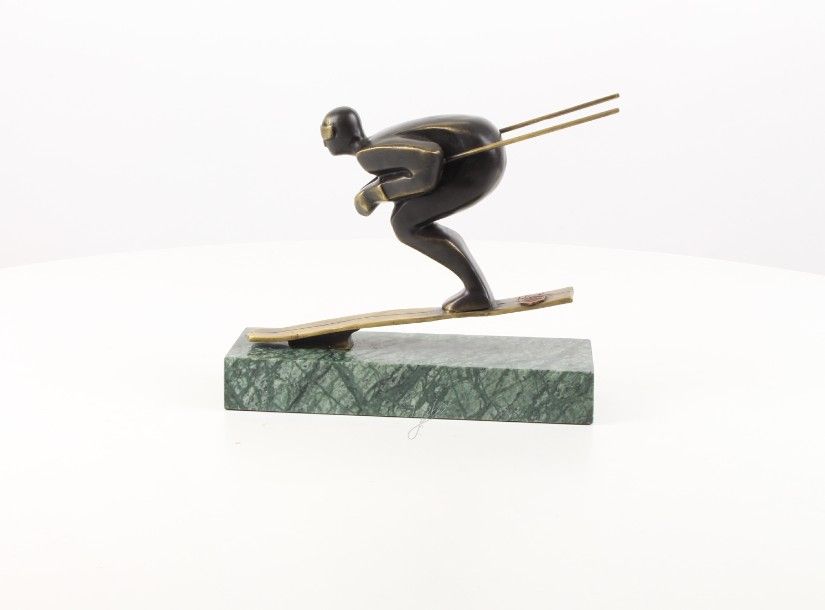 Schior-statueta din bronz cu un soclu din marmura
