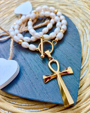 Colier perle de cultura albe & cruce ankh