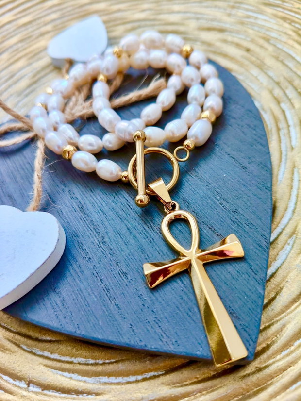 Colier perle de cultura albe & cruce ankh