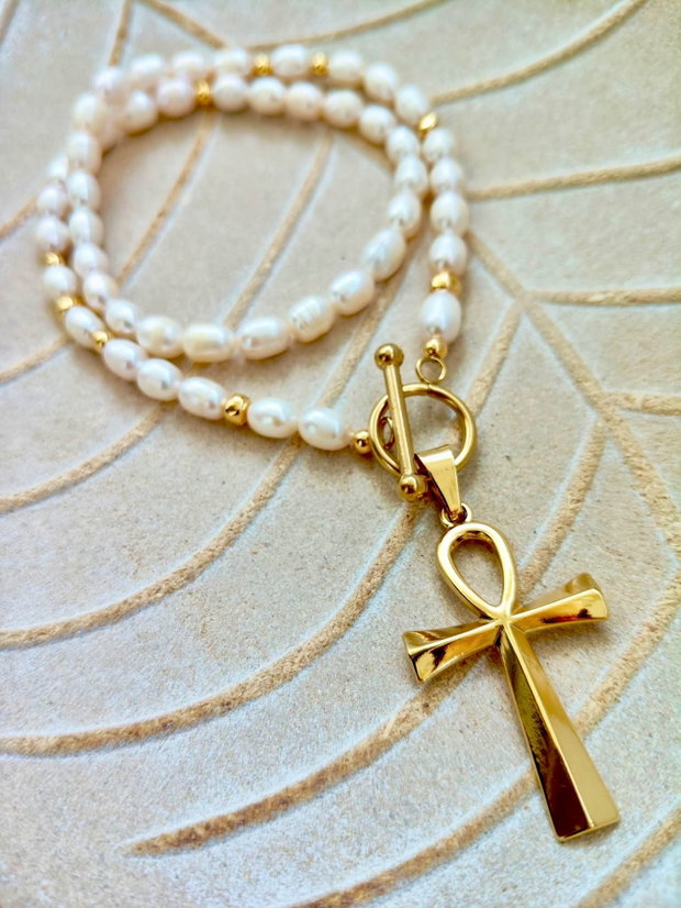 Colier perle de cultura albe & cruce ankh