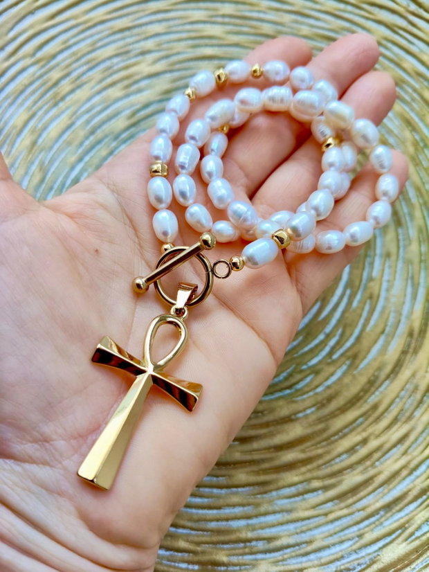 Colier perle de cultura albe & cruce ankh