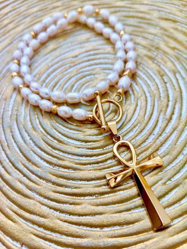 Colier perle de cultura albe & cruce ankh