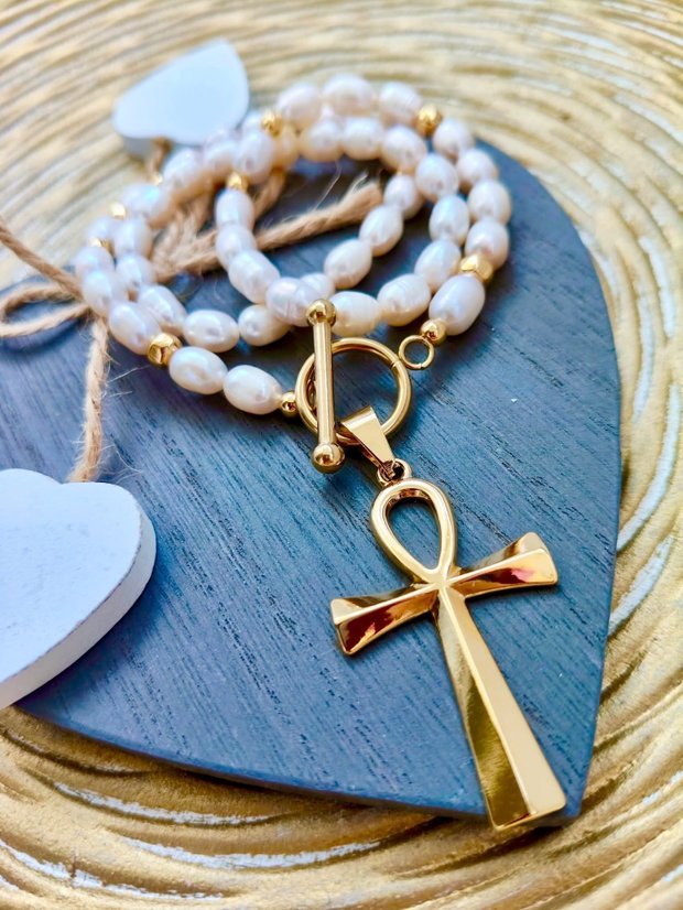 Colier perle de cultura albe & cruce ankh