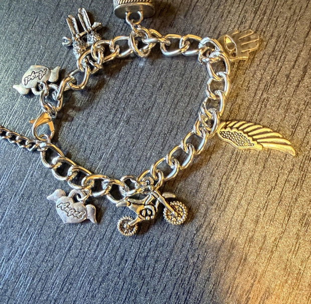 Bratara Handmade Argintie cu Zale si Charmuri