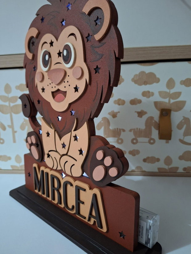 Lampă de Veghe Personalizată Leușor Safari Decorațiune Luminoasă din MDF Pictată Manual