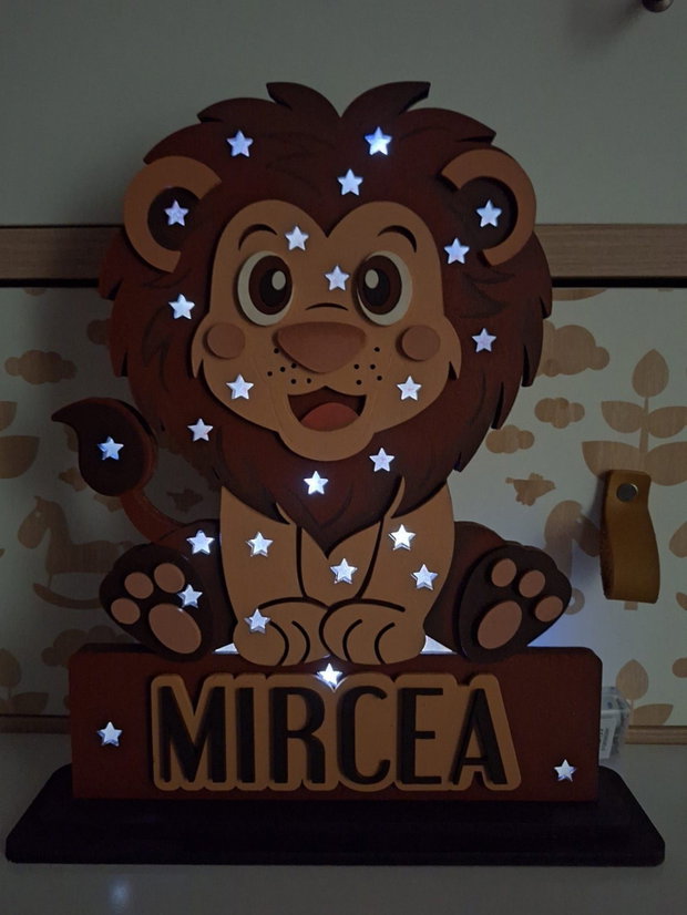 Lampă de Veghe Personalizată Leușor Safari Decorațiune Luminoasă din MDF Pictată Manual