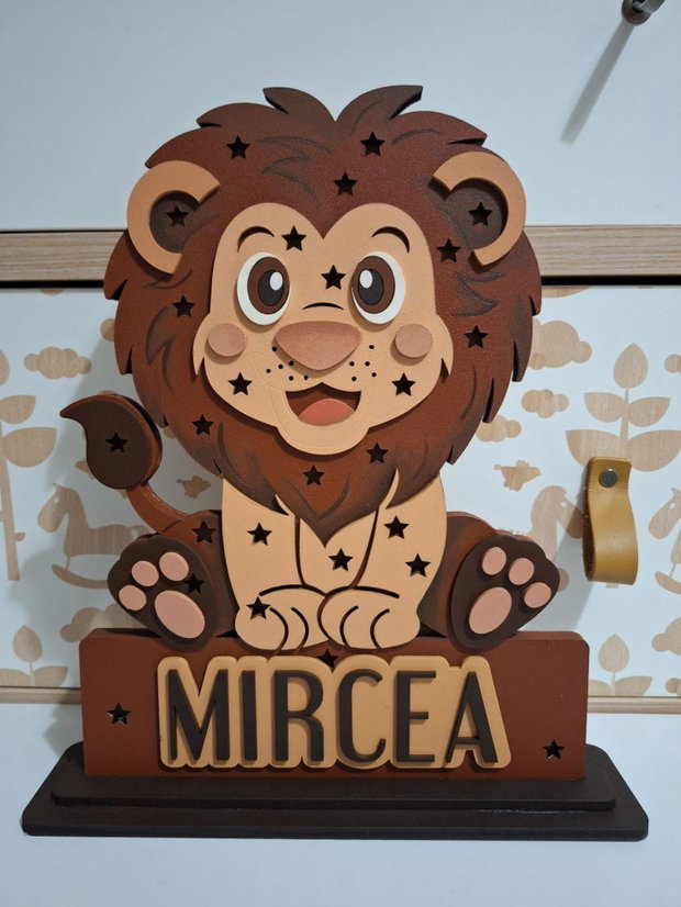 Lampă de Veghe Personalizată Leușor Safari Decorațiune Luminoasă din MDF Pictată Manual