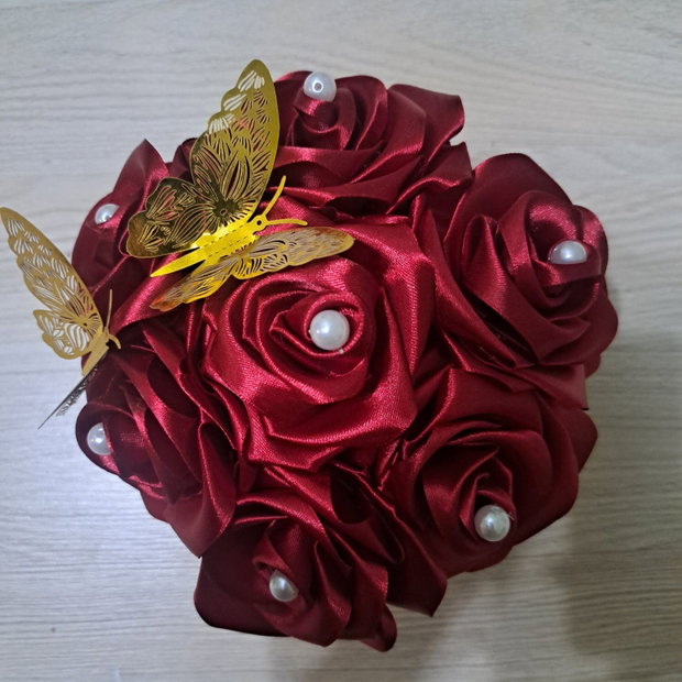 Aranjament floral din trandafiri de saten, cadou și decor home deco