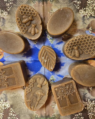 Sapun cu unt de cacao, ulei de argan si ulei esential de scortisoara
