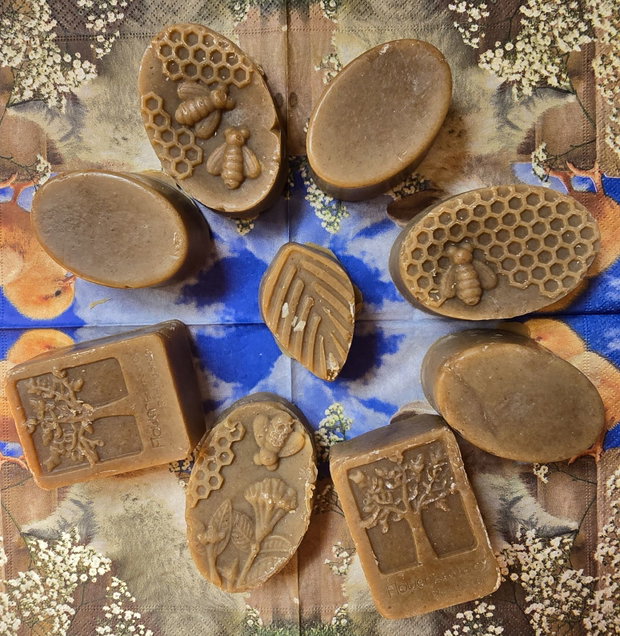 Sapun cu unt de cacao, ulei de argan si ulei esential de scortisoara