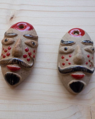 Pandantiv ceramic  Mască stilizată