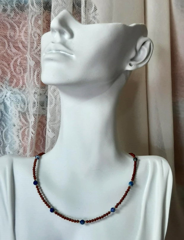 Contrast de toamnă - colier choker din jasp roșu și lapis lazuli