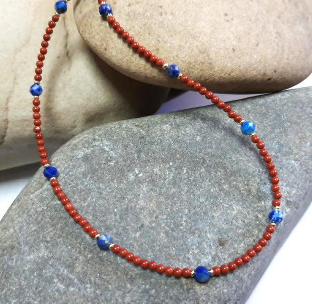 Contrast de toamnă - colier choker din jasp roșu și lapis lazuli